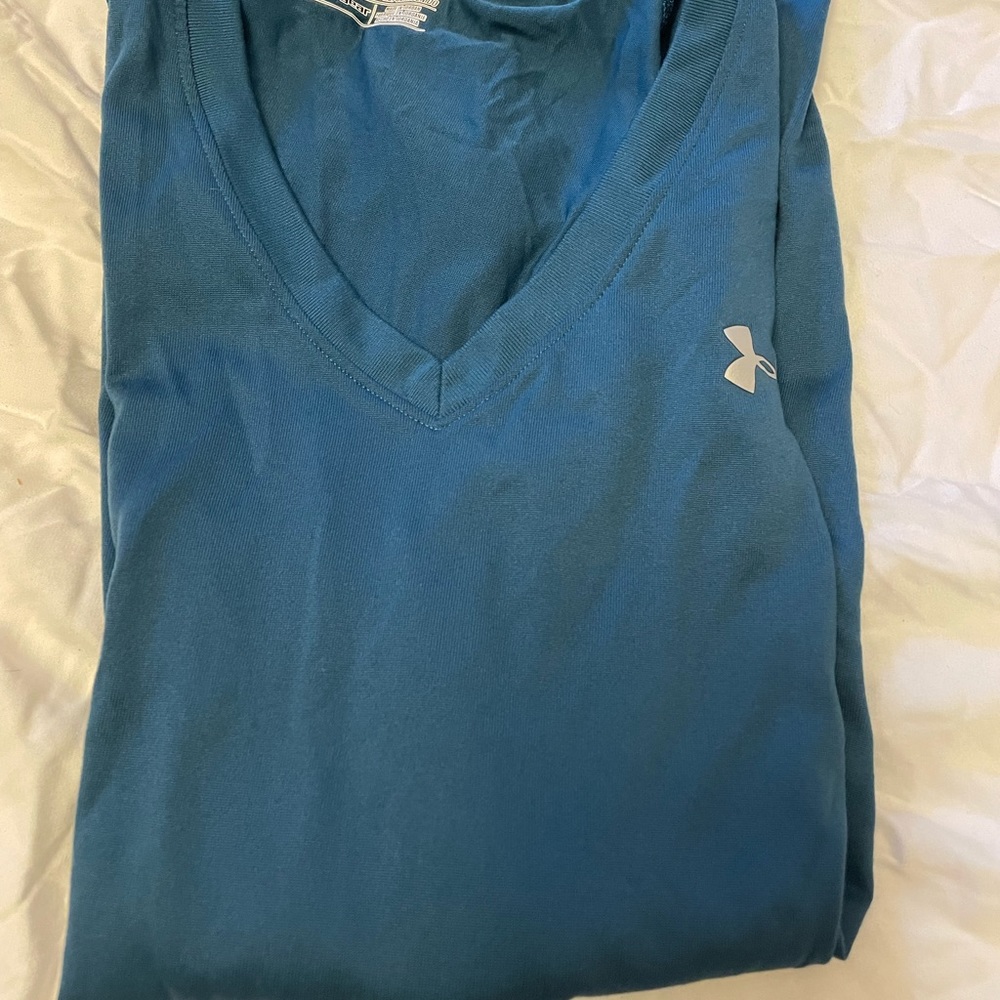 Smooth and cooling Underarmour Heat Gear short sleeve